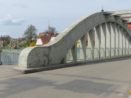 železobetonový most u&nbsp;polikliniky